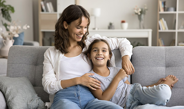 Famiglia con dispositivi smart Isiwi